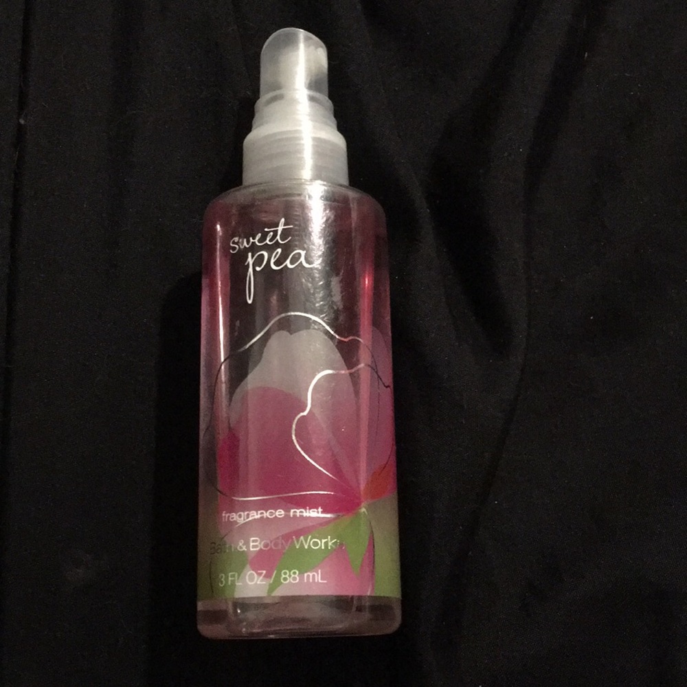🚿Bath and Body Works sweet pea fragrance mist!🌺